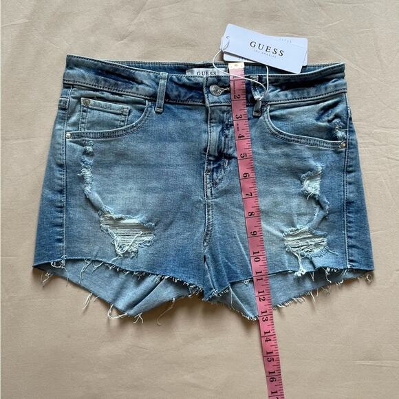 NWT Guess Distressed Cut Off Jean Shorts Size 28 - Picture 3 of 6
